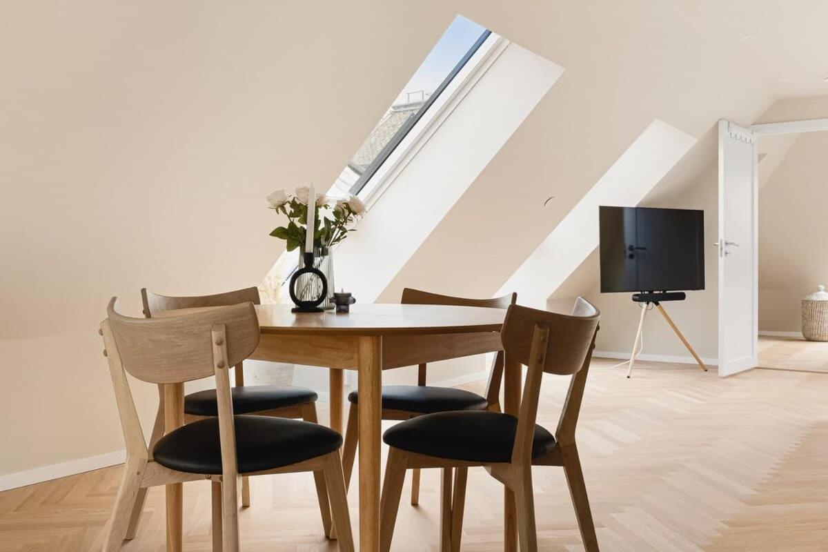 Dinbnb Apartments I Mid-City Luxury With Mini Balcony And Smart Tv & Sound System Bergen Kültér fotó